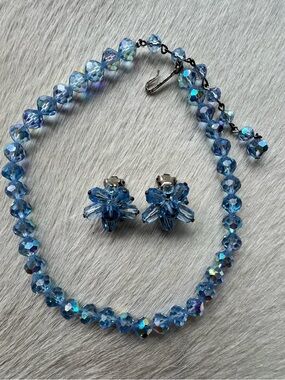 VINTAGE LAGUNA BEADED NECKLACE WITH MATCHING AUSTRIAN CLIP ON EARRINGS / BLUE